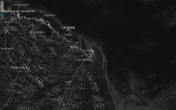 Illustration du front de brise avec des développements nuageux parallèles  à  la côte.