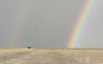 Arc en ciel sur le chenal vers les Iles du Salut
