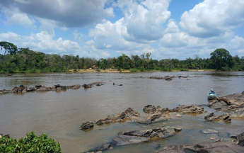 Le fleuve Maroni à Maripasoula septembre 2024 (début d'étiage)