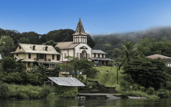 Le bourg de Roura au soleil (fortes pluies observées le 5 novembre 2025)