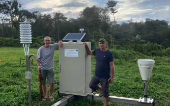Fin de l'installation de la station automatique de Trois sauts par le service de Maintenance de Météo-France en Guyane