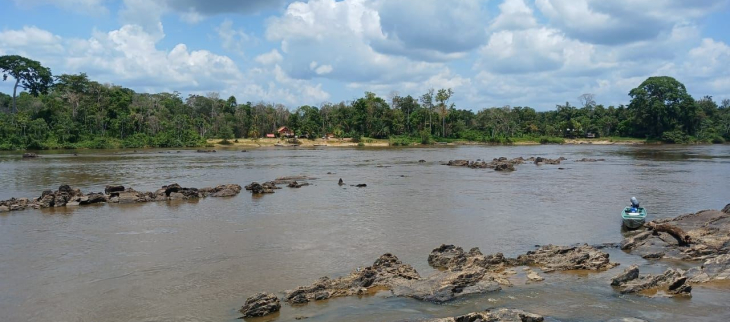 Le fleuve Maroni à Maripasoula septembre 2024 (début d'étiage)