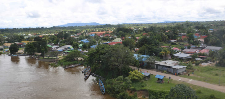 Le bourg de Grand-Santi quelques jours avant le pic de la crue
