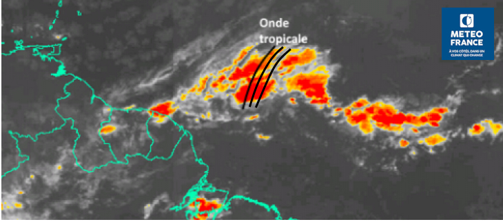 ​Onde Tropicale au nord de la Guyane en août 2019 ( de forts orages se sont développés à son passage dans les communes de Guyane) [Cliquer et glisser pour déplacer] ​