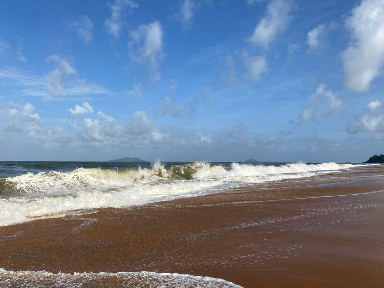 Fortes vagues sur les plages de Rémire-Montjoly fin décembre 2023