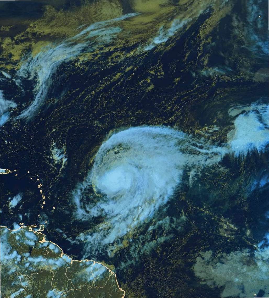 Le flux de sud fait remonter des amas pluvio-orageux depuis la Guyane continentale vers le littoral. 
