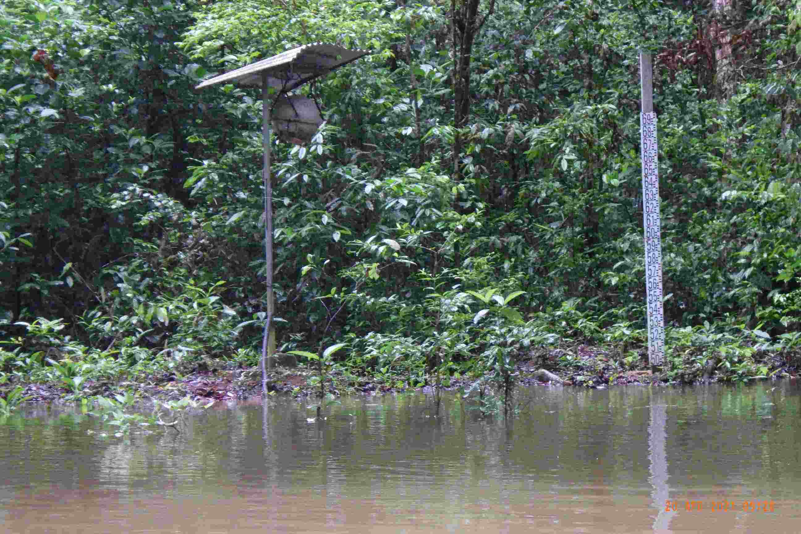 Station hydrologique sur un fleuve guyanais (crédit photagraphique CVH Guyane)