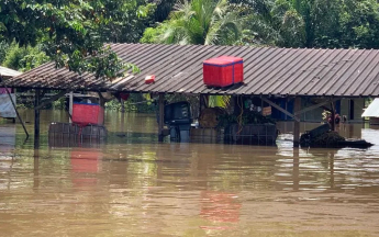 Crue du fleuve Maroni pendant la grande saison des pluies 2021 ( crédit photographique Guyane la1ère)