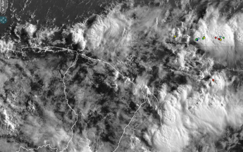 vendredi 20 mai  à 09h00, le ciel est chargé sur l'océan et le nord Brésil, les averses commencent  à rentrer sur la Guyane