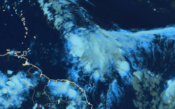 Image satellitaire du 18 octobre montrant le renforcement de l'instabilité lors du passage au large des côtes du futur ouragan Tamny