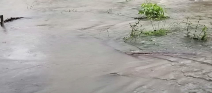 Un étang déborde dans le secteur de Stoupan