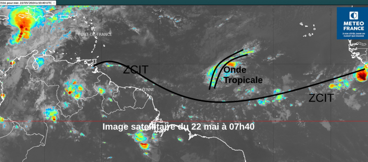 Image satellitaire du 22 mai 2024 montrant l'onde tropicale qui s'approche de la Guyane