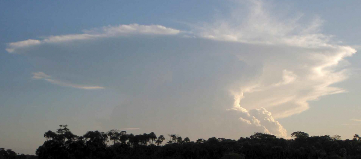 Cumulonimbus au sud de l'aéroport Félix Eboué 