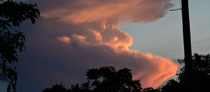 Cumulonimbus s'éloignant en fin de journée