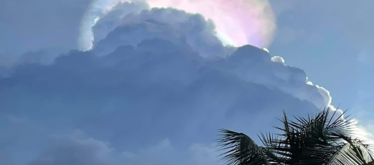 Cumulonimbus matinal dans le ciel de Kourou