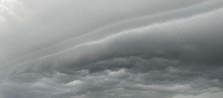 nuages d'orages sur le Maroni