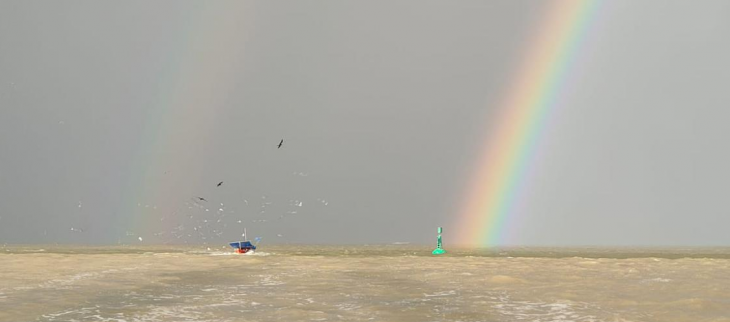Arc en ciel sur le chenal vers les Iles du Salut Arc en ciel sur le chenal vers les Iles du Salut