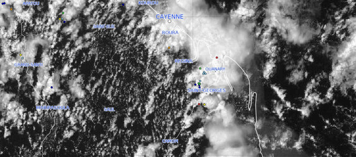 Image satellitaire montrant le développment d'averses sur la Guyane jeudi 28 avril en milieu d'après-midi
