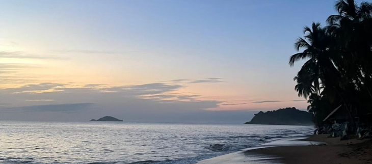 Plage de Rémire-Monjoly sous le soleil de fin de journée