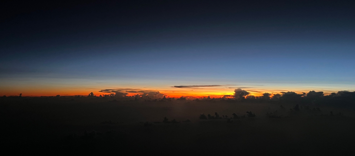 Coucher de soleil depuis l'avion Paris-Cayenne Coucher de soleil depuis l'avion Paris-Cayenne