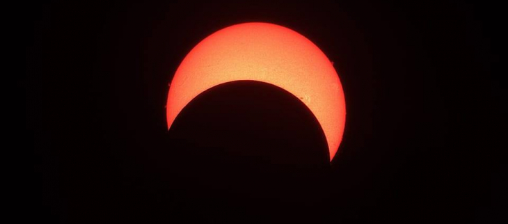 Eclipse de samedi 14 octobre  à  son maximum