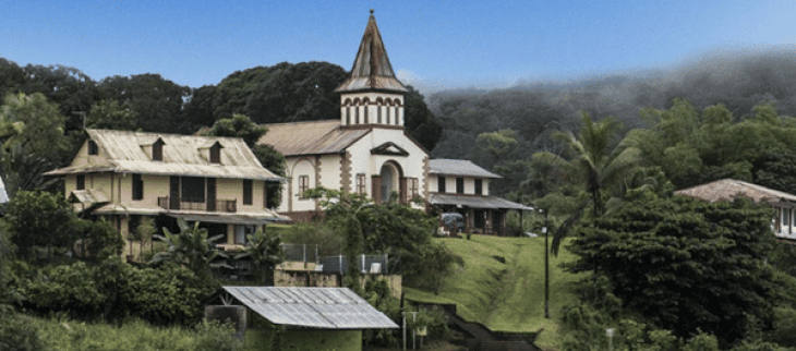 Le bourg de Roura au soleil (fortes pluies observées le 5 novembre 2025)